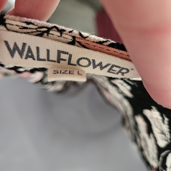 Wallflower Women's Large Long Sleeve Blouse Black Pink Floral Boho Top Shirt - Picture 6 of 7
